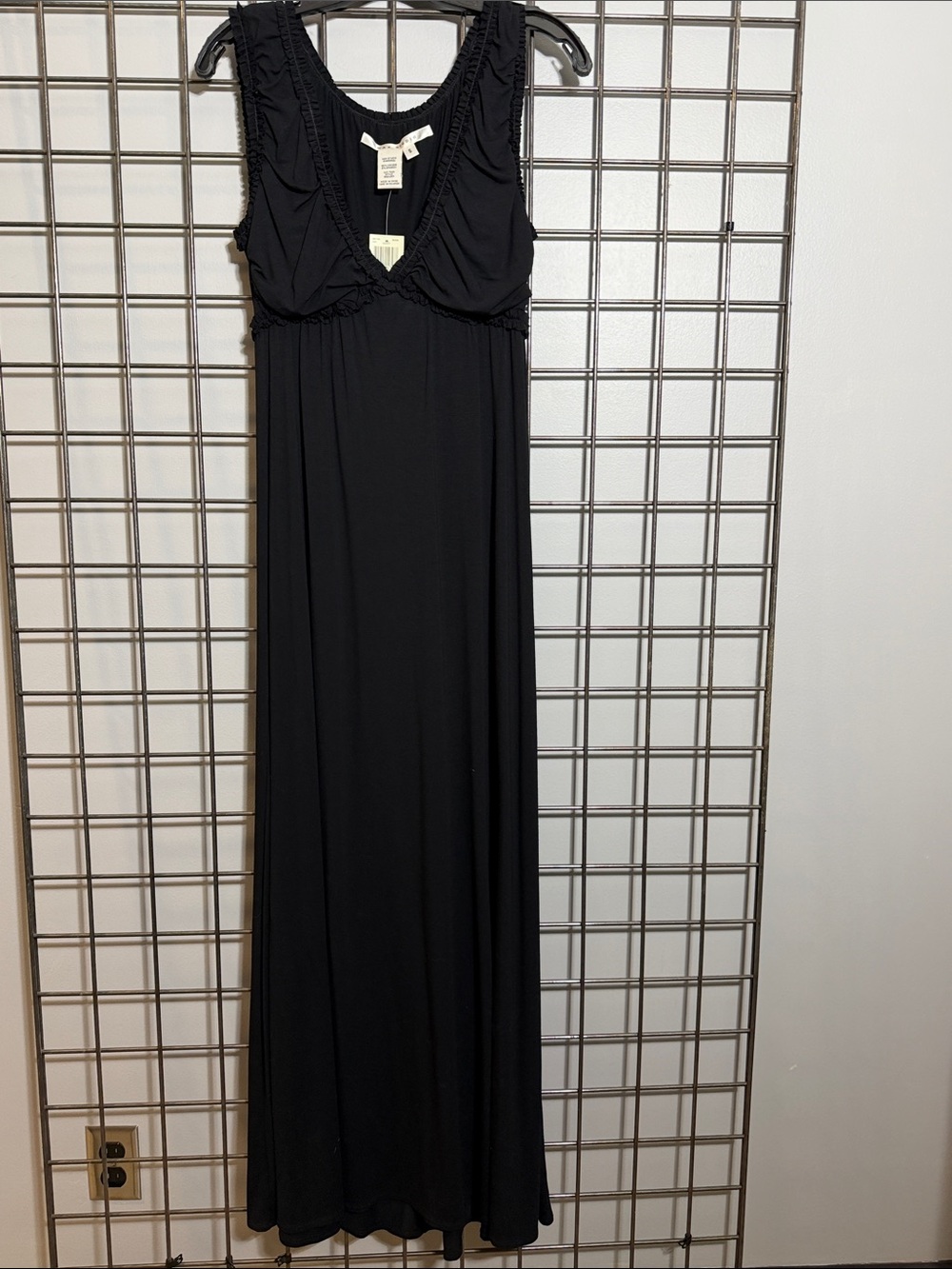 Max Studio Black Sleeveless V-Neck Maxi Dress with Ruching Detail